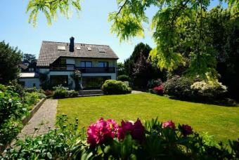 Ratingen-Mitte: Traumhaftes Haus auf großem Grundstück in bester Lage Haus kaufen 40878 Ratingen Bild mittel