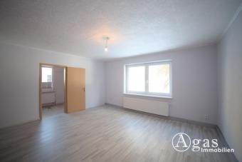 Renovierungsbedürftige 4-Zi.-Wohnung in Zweifamilienhaus auf großem Grundstück in Liepe Wohnung mieten 16248 Liepe (Landkreis Barnim) Bild mittel