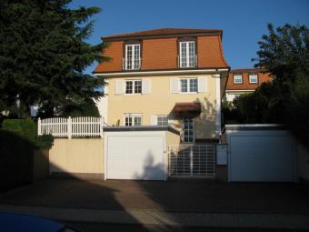 Repräsentatives Wohnhaus an Hofheims sonnigem Rosenberg, Baujahr 1986 Haus 65719 Hofheim am Taunus Bild mittel