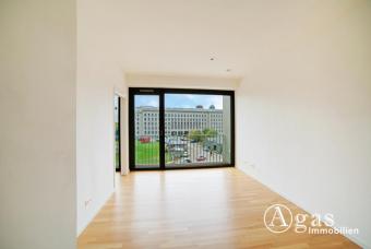 Ruhige 2 Zimmer Wohnung ca. 40m², EBK, Fußbodenheizung und Balkon mit Weitblick in Berlin-Mitte! Wohnung mieten 10117 Berlin Bild mittel