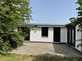 SANKT AUGUSTIN-NIEDERBERG, toller BUNGALOW mit 3-4 Zimmern, ca. 130 m² Wfl., großer Garten, Garage Haus kaufen 53757 St. Augustin Bild mittel