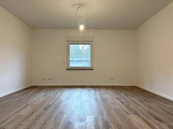 Schicke Erdgeschosswohnung mit 2 Zimmern – frisch saniert und ruhig gelegen Wohnung mieten 53937 Schleiden Bild mittel