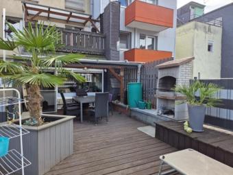 Sehr Gepflegtes Mehrfamilienhaus mit soliden Mietverhältnissen im Zentrum Krefelds + große Dachterrassen Haus kaufen 47798 Krefeld Bild mittel
