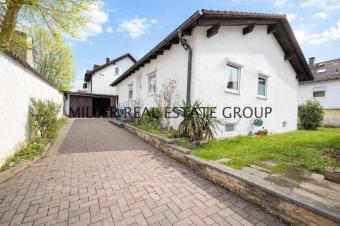 Seltene Gelegenheit in Ingolstadt-Unterhaunstadt: Großzügiger Bungalow mit Vollkeller, Doppelgarage, Garten & Ausbaupotenzial! Haus kaufen 85053 Ingolstadt Bild mittel