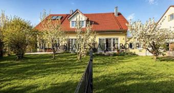 Seltenes Wohnensemble in Großmehring: Zwei Häuser auf ca. 724 m² Grundstück mit Garten, Garage & außergewöhnlichem Potenzial! Haus kaufen 85098 Großmehring Bild mittel