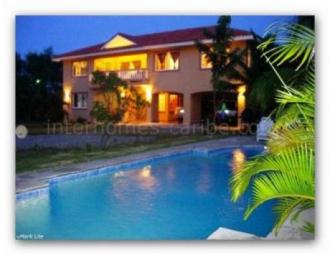 Sosua: Villa mit drei Schlafzimmern, drei Bädern und Pool auf 1675 qm (18 030 sqft) Grundstück in einem bekannten renommierten Wohngebiet. Haus kaufen 46244 Sosúa/Dominikanische Republik Bild mittel