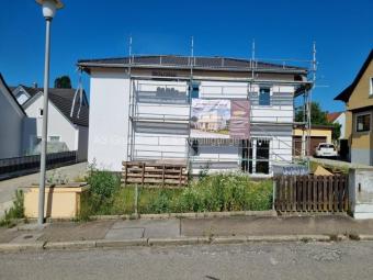  Stilvolle Doppelhaushälfte incl. Grundstück und Garage in Burglengenfeld zu verkaufen! Haus kaufen 93133 Burglengenfeld Bild mittel