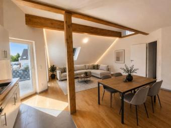 Stilvolles Wohnen auf zwei Ebenen - ca. 130 m² Maisonette Traum in Schweich, incl. EBK, Balkon & Stellplätzen Wohnung mieten 54338 Schweich Bild mittel