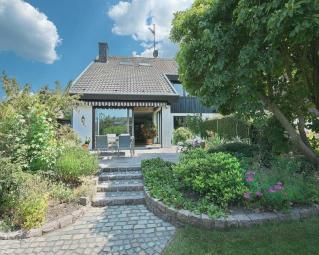 Traumhaftes, freistehendes Zweifamilienhaus mit unverbautem Weitblick Haus kaufen 40880 Ratingen Bild mittel