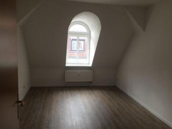 * Vermietete und günstige DG 3-Zimmerwohnung mit Wannenbad, EBK und Laminat in ruhiger Lage! * Gewerbe kaufen 04347 Leipzig Bild mittel
