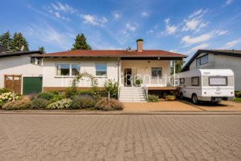 Viel Platz für neue Ideen: Großzügiges Familienhaus mit Gartenidylle in Rodgau Haus kaufen 63110 Rodgau Bild mittel