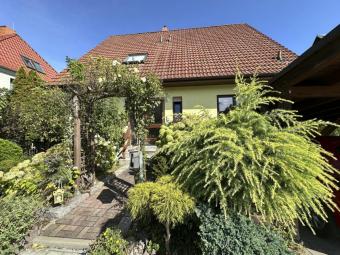 Vielseitig nutzbares EFH mit Einliegerwohnung, großer Garten, überdachter Pool, Doppelcarport Haus kaufen 08062 Zwickau Bild mittel