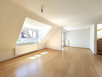 Wohnen auf 2 Ebenen: Helle 3,5-Zi.-Maisonette mit geschützter Loggia, zwei Bädern und Tiefgarage Wohnung kaufen 72116 Mössingen Bild mittel