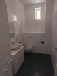 Wohnen im grünen helle schöne 2-R.-Wohnung ca.70m2 im 1.OG zu vermieten . Wohnung mieten 39104 Magdeburg Bild mittel