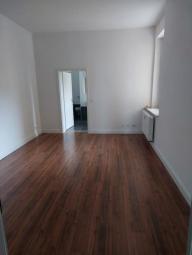 Wohnen im grünen helle schöne 2-R.-Wohnung ca.70m2 im 1.OG zu vermieten . Wohnung mieten 39104 Magdeburg Bild mittel