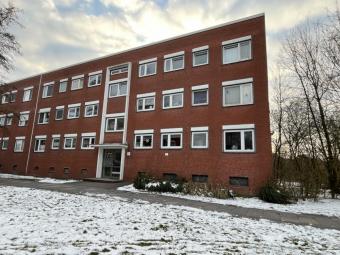 Wohnung mit Einbauküche, Loggia und PKW-Stellplatz! Wohnung kaufen 26723 Emden Bild mittel