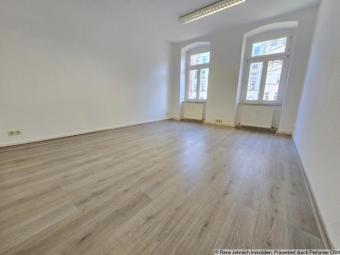 Zentral gelegenes Büro im beliebten Kaßberg: Erdgeschoss, drei Zimmer, Balkon und Stauraum Gewerbe kaufen 09112 Chemnitz Bild mittel