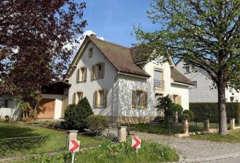 Zentral gelegenes Einfamilienhaus mit attraktivem Grundstück Haus kaufen 79798 Jestetten Bild mittel