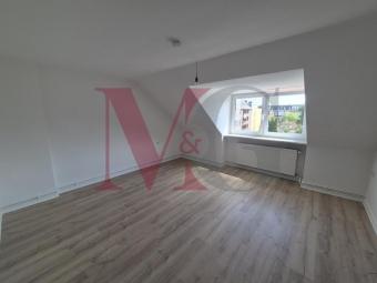 Zentrale 2,5 Zimmer Dachgeschosswohnung Wohnung mieten 26382 Wilhelmshaven Bild mittel