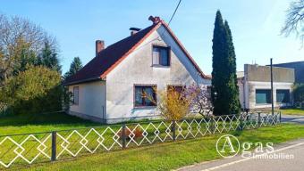 zwei vermietete Einfamilienhäuser mit Sonnen-Garten in Golßen / OT Gersdorf - mit Sanierungsbedarf Haus kaufen 15938 Golßen Bild mittel